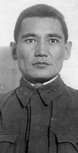Момышулы Бауыржан4.jpg