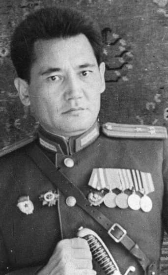 Момышулы Бауыржан5.jpg