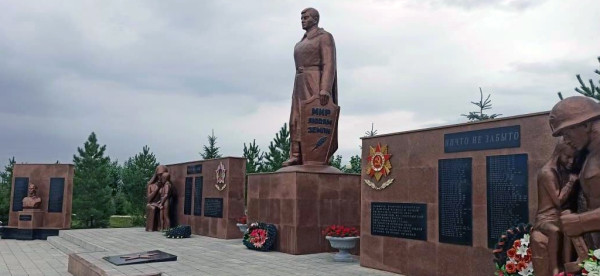 памятник.jpg